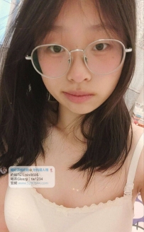 眼鏡反差妹：銀兒158.C.46.21歲 放蕩不羈隨意玩弄 配合度高