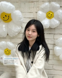 美腿甜美學生妹：妮可163.C.46.20歲 精緻漂亮的臉蛋 纖瘦勻稱