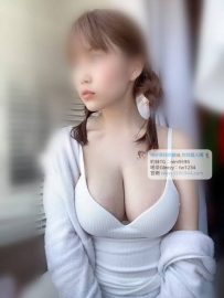 台中大奶茶：洋洋158.F.46.24歲 很豐滿的奶子 會搖 可扣 可吸