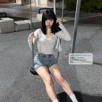 清純可愛女孩：小希158.C.45.23歲 個性單純 相處沒有距離感