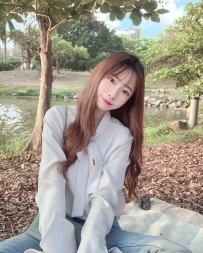 新竹援交妹：小美164.C.22歲 甜美的笑容 性格開朗 十分討喜