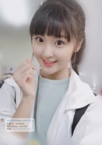 高雄蘿莉送茶：米米158.B.44.19歲 嬌小可愛學生妹 有點嬰兒圓