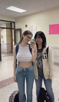 可愛眼鏡妹