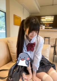 高雄學生送茶：千千160.C.45.19歲 清純學生氣質 笑容靦腆可愛