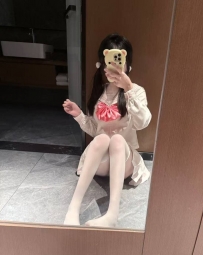 清新甜美學生妹：小桃160.44.B.18歲 笑容暖人 靈氣逼人